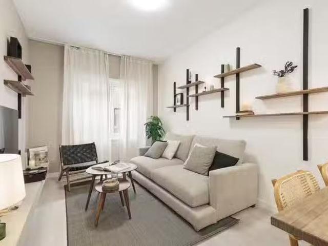 ¡En alquiler! Piso de 1 habitación en Carrer de Matilde Díez