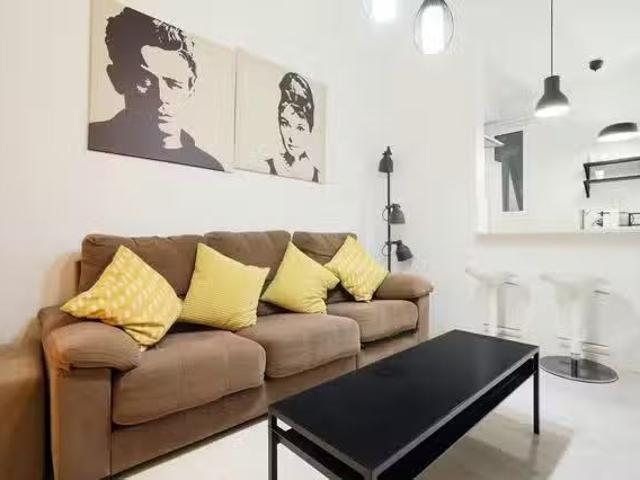 ¡En alquiler! Piso de 1 habitación en Carrer de Lepant, Sagrad.