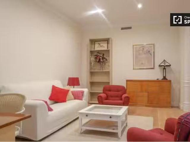 Barato Piso de 2 habitaciones en alquiler en Justicia, Madrid