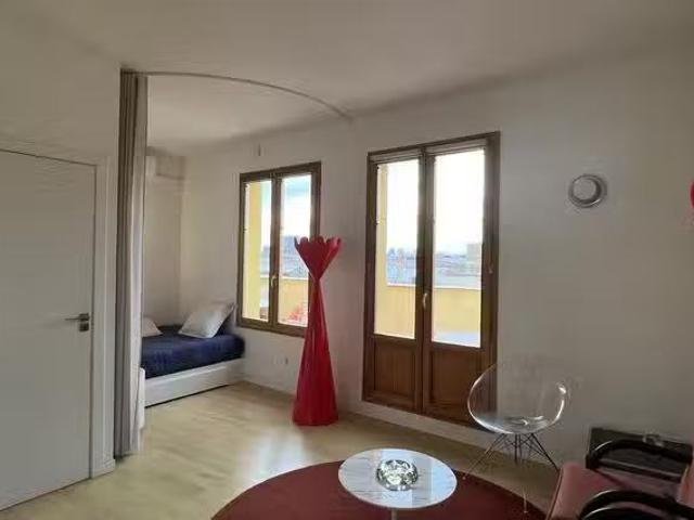 ¡En alquiler! Piso de 2 habitaciones en Cervantes 2