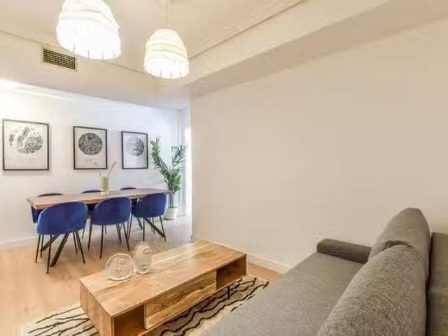 ¡Recién llegado! Piso de 2 habitaciones en Madrid