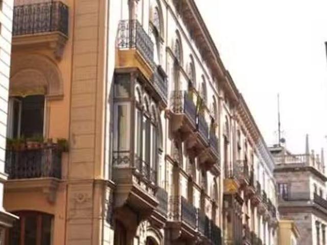 Barato Piso de 3 habitaciones en Carrer dels Cavallers, 18, 46.