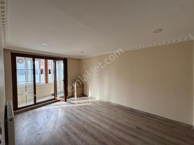 Barbarosta Yüksek Çatılı Tramvaya Yakın 2+1 Kiralık Daire