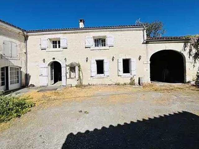 Barbezieux Saint Hilaire 16300 Achat / Vente maison 8 pièces t8 parking