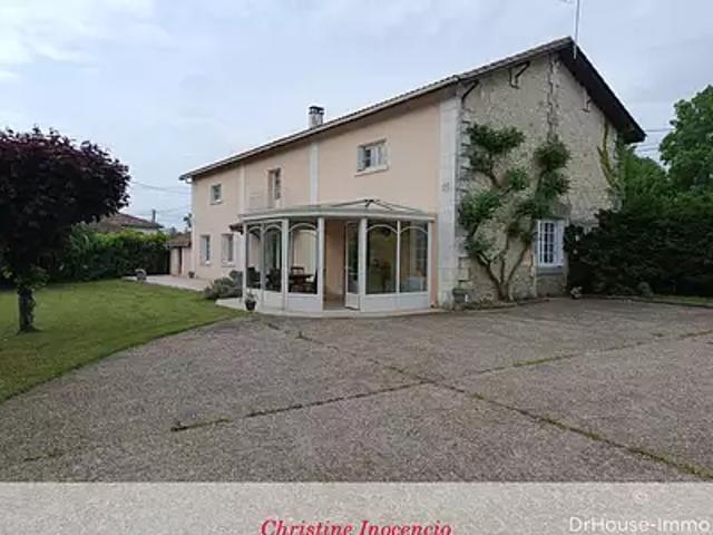 Barbezieux Saint Hilaire 16300 Achat / Vente maison 8 pièces t8 terrasse parking