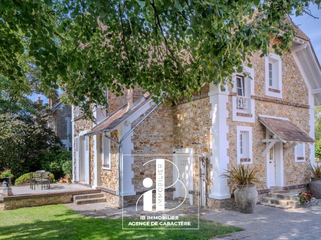 BARBIZON CENTRE PROPRIETE DE CHARME / JARDIN de 1781m²