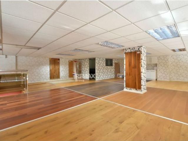 Barcelona | Sant Feliu de Llobregat: Exclusivo local comercial de 385 m2 en ubicación estratégica