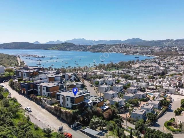 Bardakçı Mirage Marin Sitesi'nde Deniz Manzaralı Tripleks