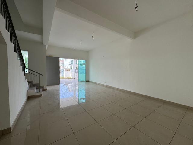 Bare END LOT 20x80 2 STOREY DIAMOND GARDEN Warisan Hijauan DENGKIL