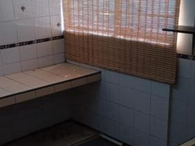 Bare unit ready to move in anytime