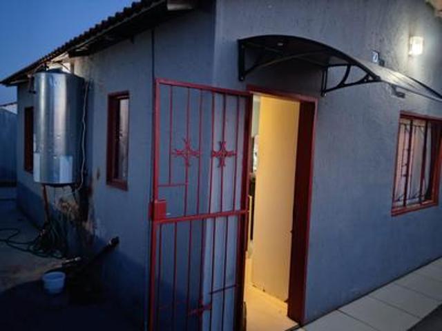bargain on the market in soshanguve.