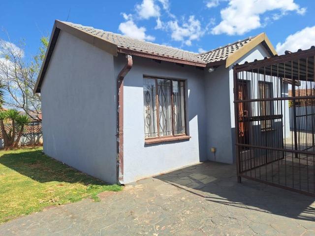 BARGAIN! 3 BEDROOM HOUSE FOR SALE IN DANVILLE