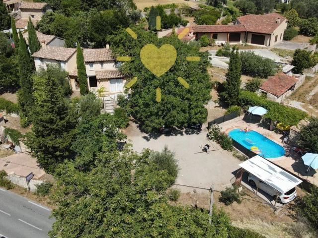 BARGEMON: Belle villa à pied du village avec piscine 160m² Bargemon