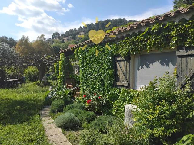 Bargemon: Petit bijoux au centre village avec jardin 59m² Bargemon