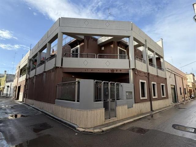 BARI PALAZZINA CIELO TERRA, IDEALE PER 2 FAMIGLIE