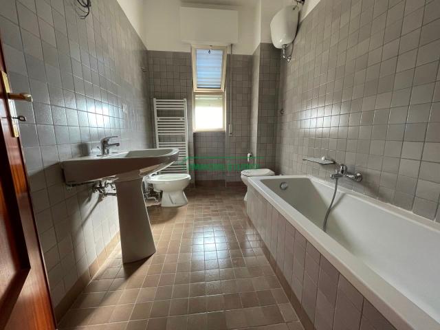 Bari ZONA S.PASQUALE ALTA AFFITTASI APPARTAMENTO CON GIARDINO CONDOMINIALE