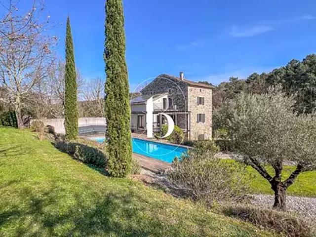 Barjac 30430 Achat / Vente maison 8 pièces t8 au dernier étage piscine