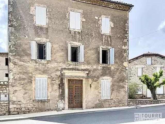 Barjac 30430 Achat / Vente maison 8 pièces t8 au dernier étage terrasse
