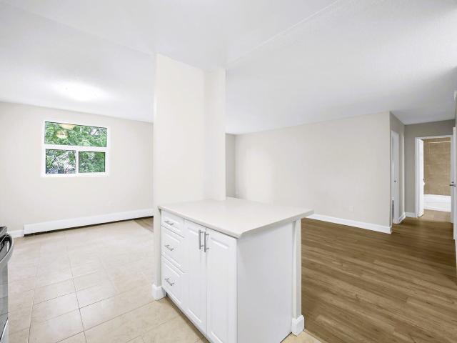 Barker Street Apartments 1 Bedroom Apartment for Rent at 19 Grandview Court Block B, Paris, ON N3L 3L8