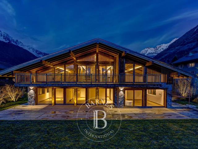 BARNES CHAMONIX PROCHE CENTRE CHALET 5 CHAMBRES VUE PANORAMIQUE MONT BLANC