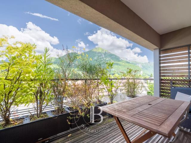 BARNES ANNECY APPARTEMENT T3 AVEC BALCON ANNECY LE VIEUX