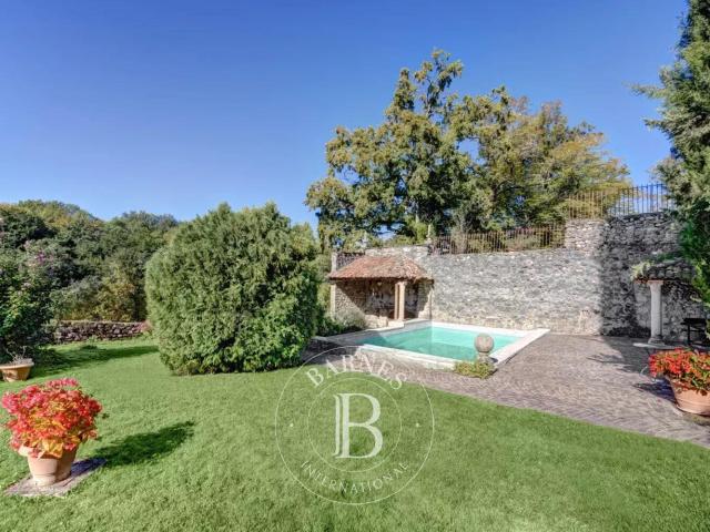 BARNES ANNECY CHÂTEAU DE CHARME PARC 30HA 45 M