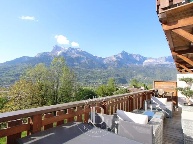 BARNES MONT BLANC SAINT GERVAIS APPARTEMENT RÉNOVÉ AVEC TERRASSE ET VUE MONTAGNES – 4 PIÈCES – 2 PARKINGS