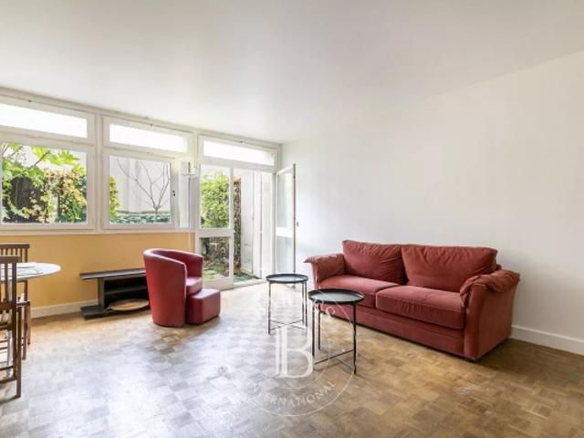 BARNES PARIS 15 VOLONTAIRES STUDIO AVEC JARDIN PRIVATIF
