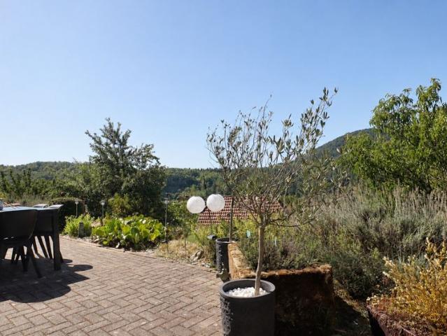 BARR Spacieux 3 pièces de 108 m² en rez de jardin avec terrasse, espace vert et garage
