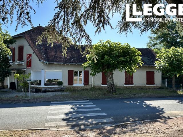 Bar/restaurant élégant avec 4 chambres dans un charmant village du Parc de la Brenne