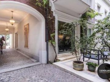 Barrio Parque, casa estilo inglés con excelente reciclaje