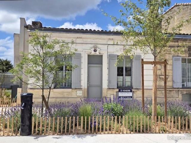 Barrière St Genès, échoppe 72 m² avec cour et cave