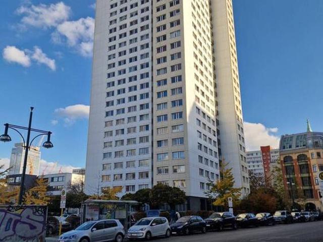 BARRIEREFREI Bezugsfreie Wohnung am Hackeschen Markt!