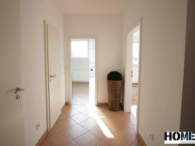 TOP Preis! für familienfreundliche, helle 3 Zimmer Wohnung mit Loggia und Garagenstellplatz