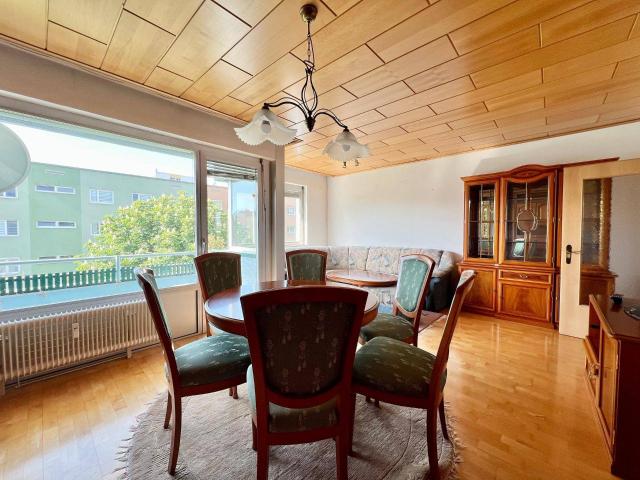 BARRIEREFREIE 3 ZIM. WOHNUNG LOGGIA STELLPLATZ RUHIGE STADTRAND LAGE RENOVIERUNGSBEDÜRFTIG