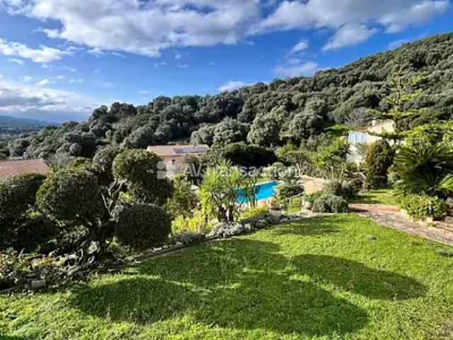 Bastelicaccia 20129 Achat / Vente maison 7 pièces t7 au dernier étage piscine