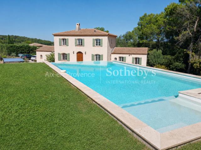 Bastide avec 2 dépendances
