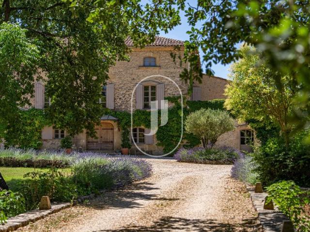 Bastide à vendre à Rognes, près d'Aix en Provence, entièreme. 875m² Aix En Provence
