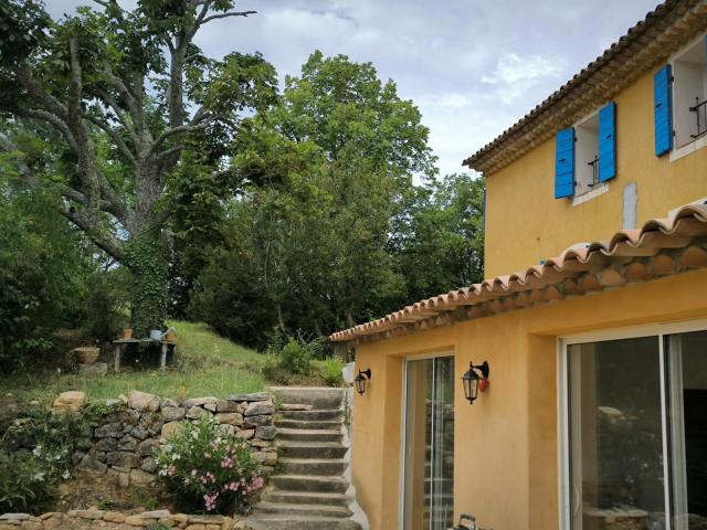 Bastide de 170 m² sur plus de 10 000 m² de terrain avec piscin