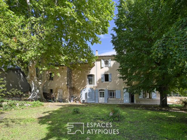 Bastide du XVII au coeur du Luberon avec atelier et potentiel d'aménagement