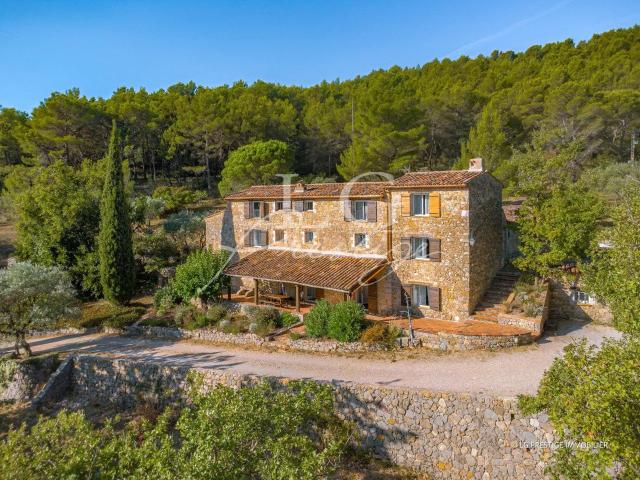 Bastide d’exception au cœur de 20 hectares préservés 401m² Seillans