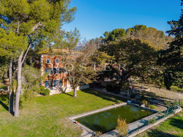 Bastide de maître à rénover, vue panoramique Luberon. 250m² Oppède