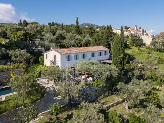 Bastide de charme avec vue mer à pied du village 239m² Châteauneuf Grasse