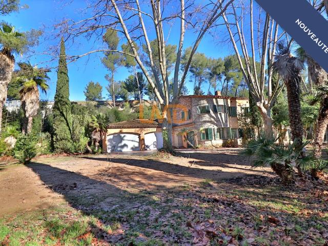 Bastide de charme Murs commerciaux Enorme potentiel