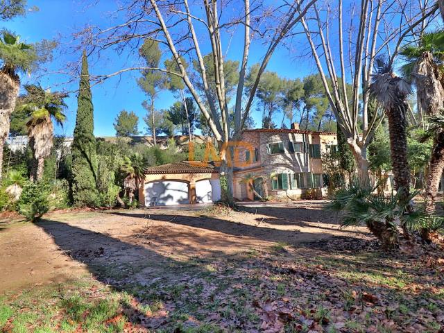 Bastide de charme Murs commerciaux Enorme potentiel