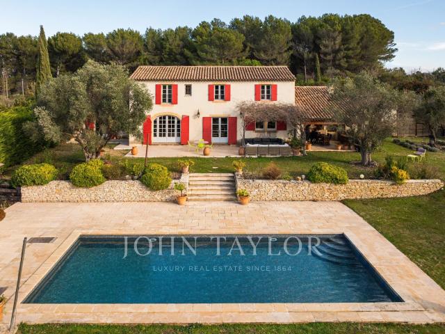 Bastide de prestige à vendre au Nord d’Aix en Provence avec appartement indépendant