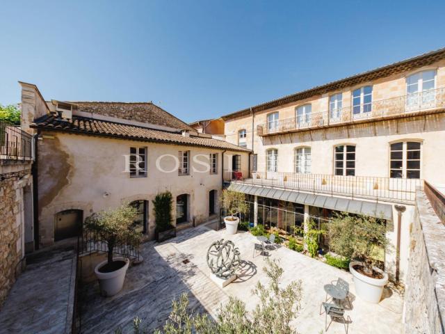 Bastide de ville du XVIIe siècle au cœur du Luberon, ancien. 1000m² Apt