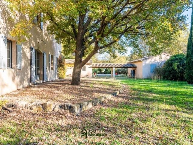 Bastide de 170 m² avec 2 gîtes et piscine chauffée à Saint Quentin La Poterie