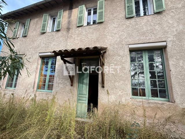 BASTIDE DE 181m² MONTAUROUX 8 pièces avec un jardin de 725m²