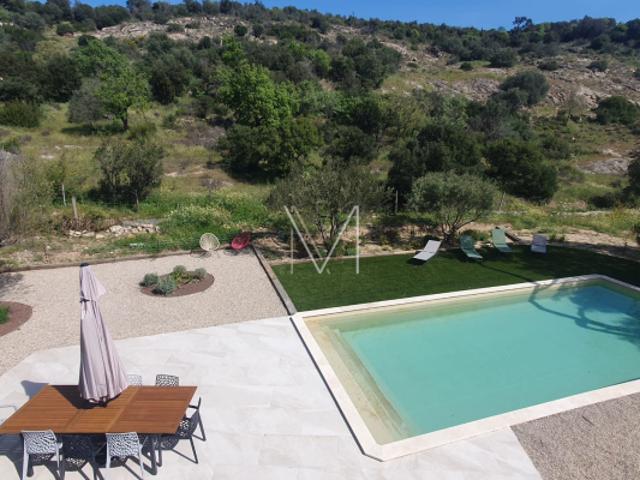 BASTIDE DE 250M2 AVEC IMMENSE PISCINE SUR 6 HECTARES en zone